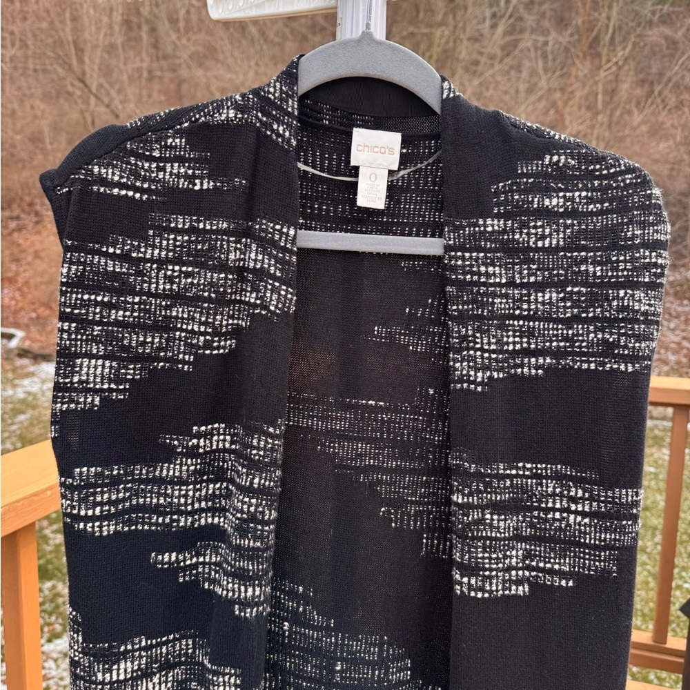 Chicos Woman’s Black and White Open Front Knit Vest Size 0 (4/6) Abstract Print - Picture 8 of 14